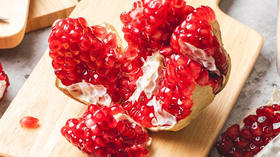  吃石榴！不吐籽？口口爆汁的突尼斯软籽石榴，吃起来有多过瘾？ 