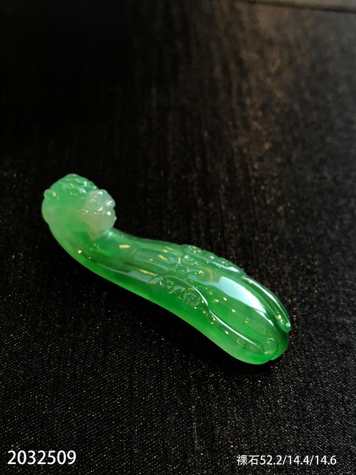 2032509，高冰飘翠龙勾裸石。具体价格微信咨询 商品图6