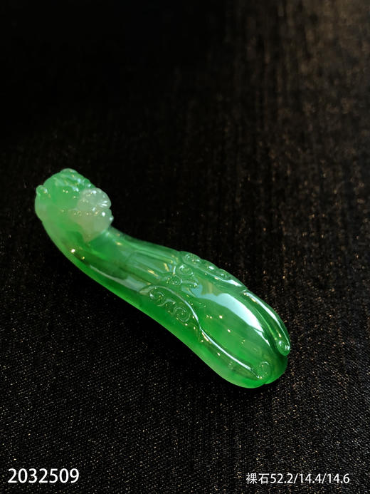 2032509，高冰飘翠龙勾裸石。具体价格微信咨询 商品图1