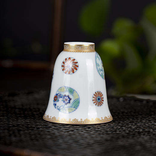 青花斗彩描金皮球花金钟杯 商品图4