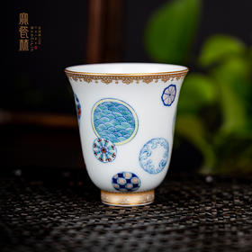 青花斗彩描金皮球花金钟杯