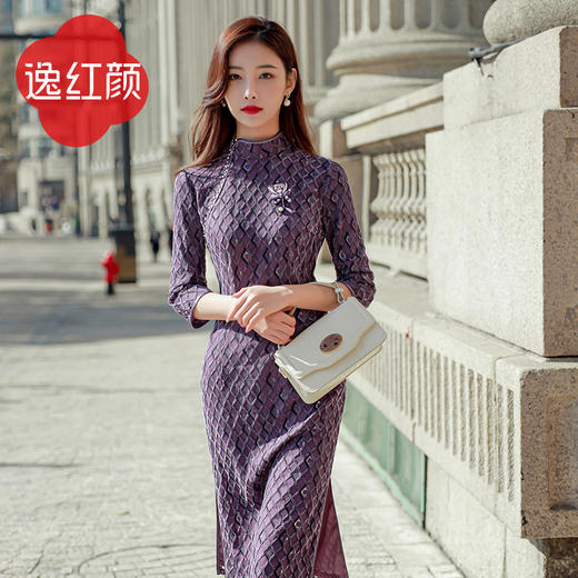 逸红颜旗袍2026春季新款 杜婼 加绒蕾丝立领斜襟手工钉珠可选胸针 商品图0