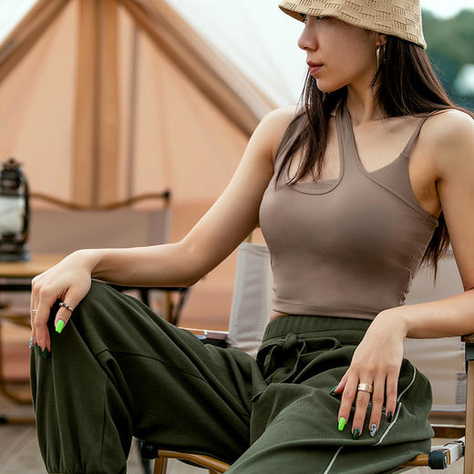 【裸感高弹】肩带不对称带胸垫假两件背心 商品图1