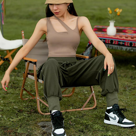 【裸感高弹】肩带不对称带胸垫假两件背心 商品图3