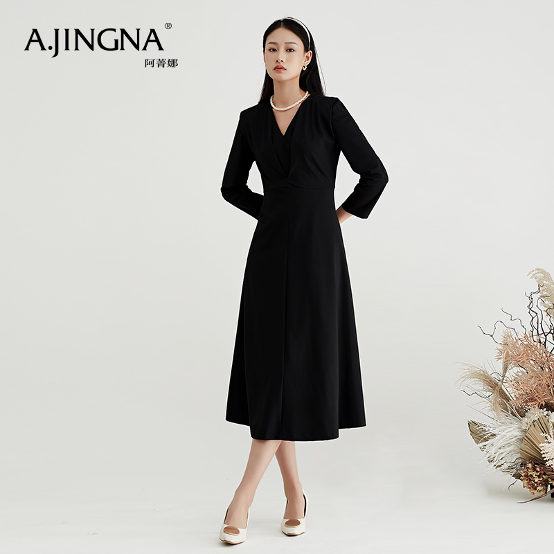 【福利秒杀】阿菁娜秋冬法式赫本风长款设计感小黑裙A27Q112057