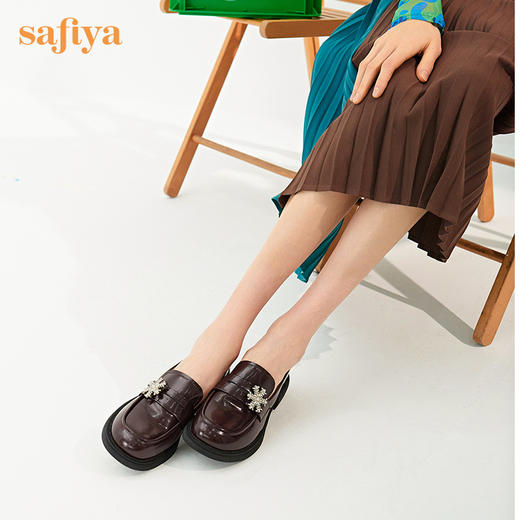 Safiya/索菲娅 2022秋季新款小众感复古学院风雪花饰扣乐福鞋 SF23112019 商品图2