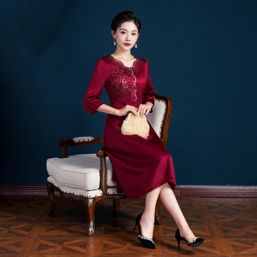 WD-WT22165酒红旗袍礼服裙宴会气质醋酸缎婚宴秋款喜婆婆遮肚子婚宴装小个子 商品图1