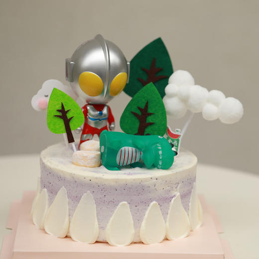奥特曼和小恐龙芒果慕斯蛋糕 商品图0