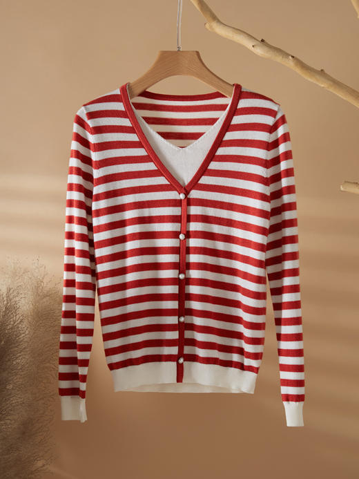 【79元福袋，不支持退换】熙世界红白撞色条纹针织上衣女长袖叠搭V领软糯海魂衫秋新款 商品图3