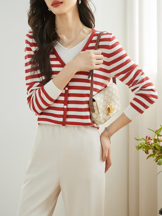 【79元福袋，不支持退换】熙世界红白撞色条纹针织上衣女长袖叠搭V领软糯海魂衫秋新款 商品图4