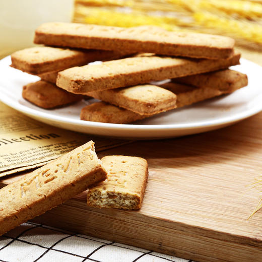 沙特阿拉伯进口 麦维他（Mcvitie's）爆款好物 全麦酥性消化饼干纤滋棒原味180g 早餐代餐 进口休闲零食 商品图2