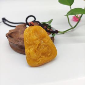 蜜蜡龙牌吊坠