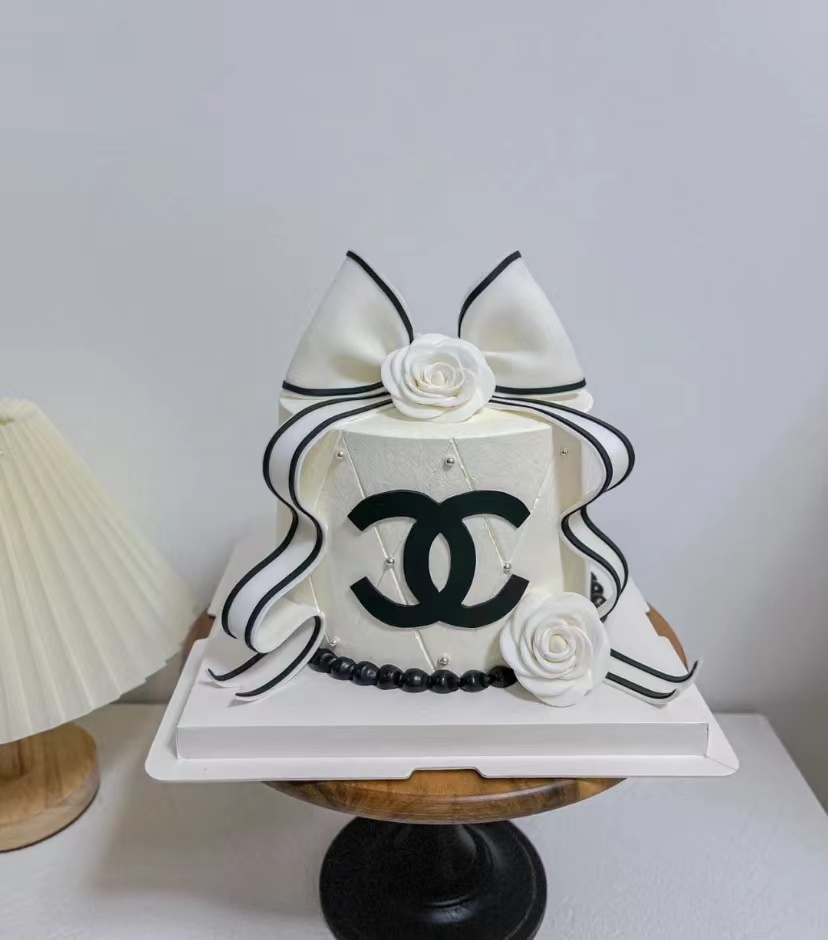 白色小香（翻糖工艺蛋糕需提前6小时预订，加急请联系客服13543373788）