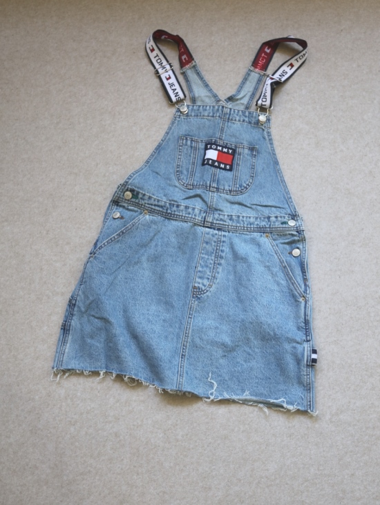 简单粗暴的 哈！减龄的 Tom Jeans 工装版 牛仔 背带裙