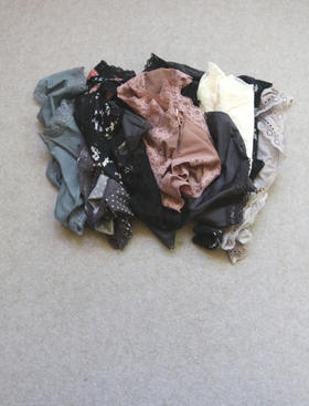 嗞儿嗞儿蹽的 小杂货们 哈！妞子滴 PK 牛奶丝的 三角小内 多色入