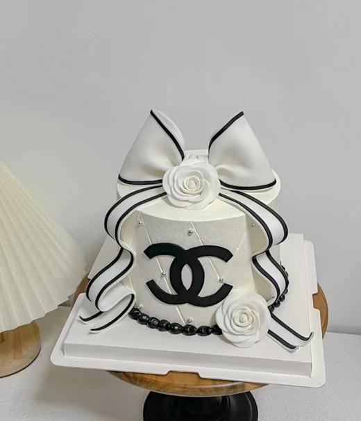 白色小香（翻糖工艺蛋糕需提前6小时预订，加急请联系客服13543373788） 商品图1