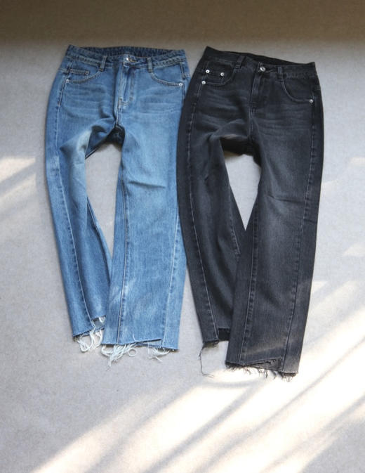 简单粗暴的 玩儿呗 哈！女段 韩品 毛边小微锥 八九分 牛仔裤 2色入 商品图0