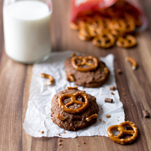 波兰进口 劳仑兹（Lorenz）蝴蝶形饼干圈90g*2包 碱水迷你酥性饼干圈 烘培蛋糕装饰摆件 咸味 商品图3