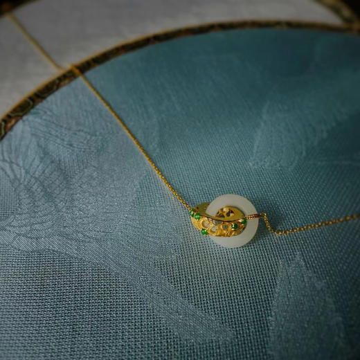 龢盒原创 半城烟云半城锦——白玉双环18k金镶翠锁骨链 商品图1