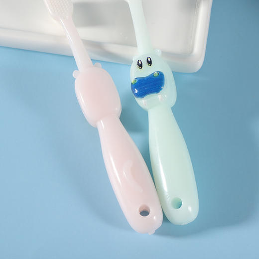 [日用百货】新款卡通牛宝宝糖果色宝宝婴儿软毛牙刷 儿童软毛牙刷 商品图0