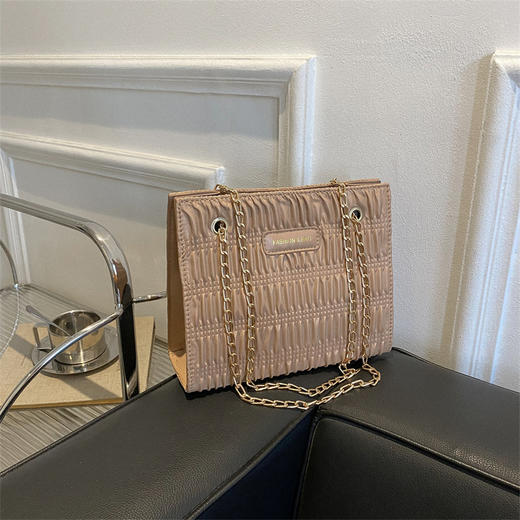 质感大包包女包2022新款复古休闲大容量压痕单肩斜挎包纯色托特包 商品图3