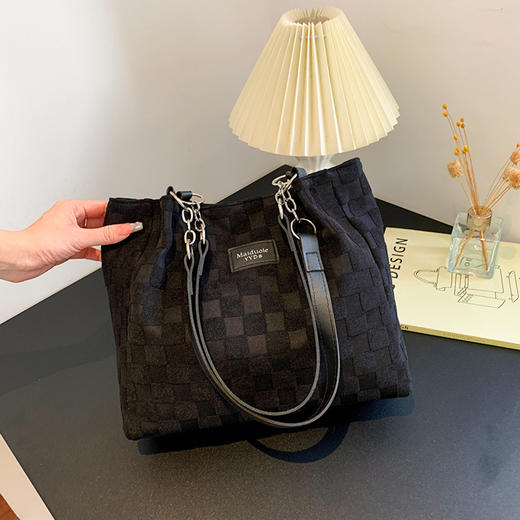 新款大容量复古包包女秋季2022新款潮流时尚洋气通勤包单肩腋下托特包 商品图3