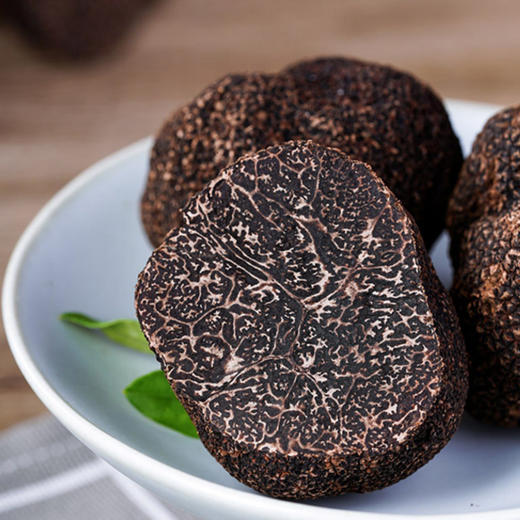 餐桌上的“黑钻石”—云南黑松露  菌香四溢   踏冬而来   趁此黑松露时令季节    品尝这来自云南的黑色奢享！ 商品图2