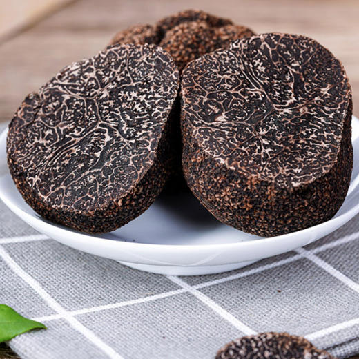 餐桌上的“黑钻石”—云南黑松露  菌香四溢   踏冬而来   趁此黑松露时令季节    品尝这来自云南的黑色奢享！ 商品图3