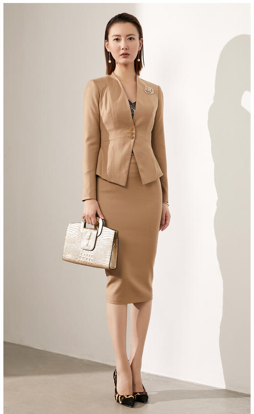 J20304561A 颈袖添香秋冬装新款修身女士气质时尚名媛长袖职业包臀套装 商品图2