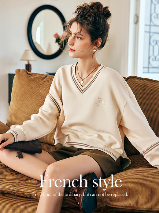 OLrain欧芮儿法式杏色卫衣女早秋2022新款小个子空气棉V领长袖 商品图1