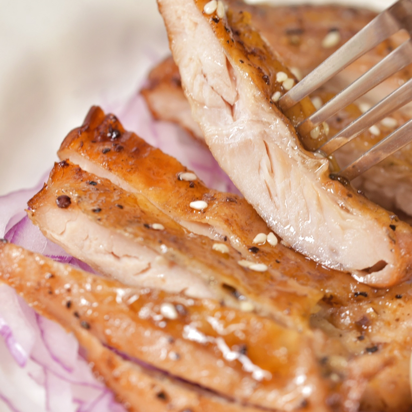 鸡扒中的天花板，秘制黑椒，原味鸡腿扒，优质蛋白质新鲜冷冻鸡腿排去骨半成品散养土鸡肉，只取鸡腿上肢部位，肉质鲜嫩多汁，口感好！