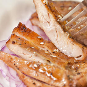 鸡扒中的天花板，秘制黑椒，原味鸡腿扒，优质蛋白质新鲜冷冻鸡腿排去骨半成品散养土鸡肉，只取鸡腿上肢部位，肉质鲜嫩多汁，口感好！