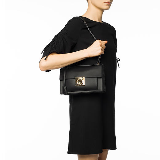 FERRAGAMO 菲拉格慕 女士皮革斜挎单肩包 黑色 21 G179 657006 商品图3