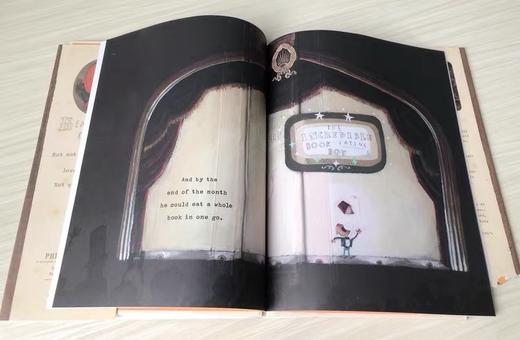 英文原版 The Incredible Book Eating Boy 吃书的孩子精装大开本收藏版 智慧小孩系列 了不起的小书虫 Oliver Jeffers奥利佛 商品图2