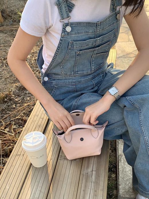 真！小羊皮！专柜3000➕！龙骧小羊皮饺子包！皮感超软糯 ✅超注重细节做工，自用实用，防尘袋包装 ✅柜上经典爆款，12种颜色任选 小身材大能量，超能装，无论怎么穿都好搭️ 商品图11