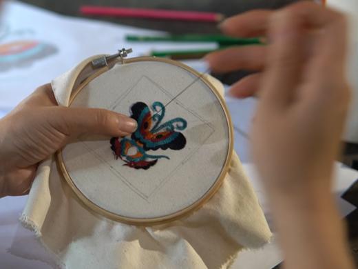 山谷居民手绣帆布包——梦蝶 商品图2