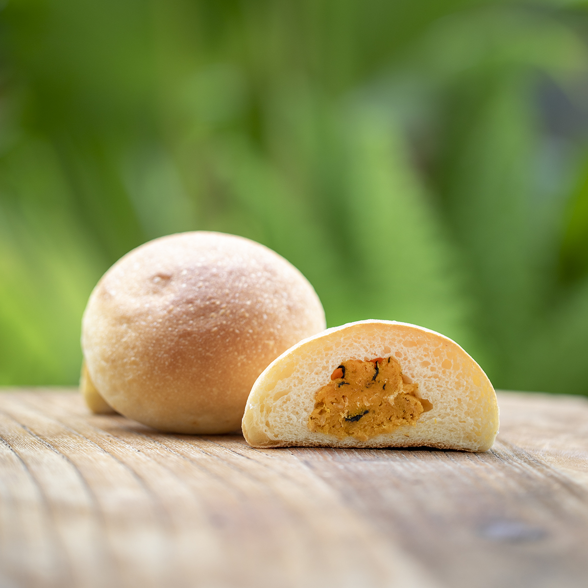 咸蛋黄肉松米面包