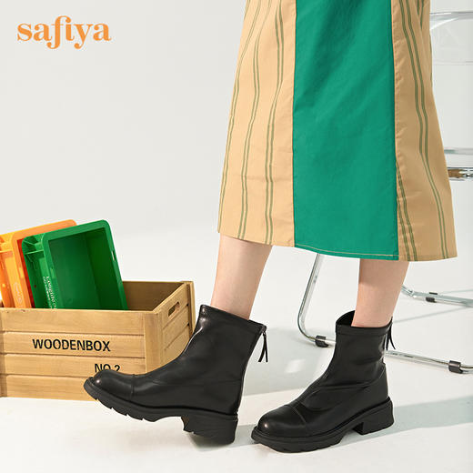 【春节不打烊】Safiya/索菲娅 2022冬季新品黑色时装靴英伦风弹力软皮户外厚底增高中跟烟筒靴 SF24116039 商品图3