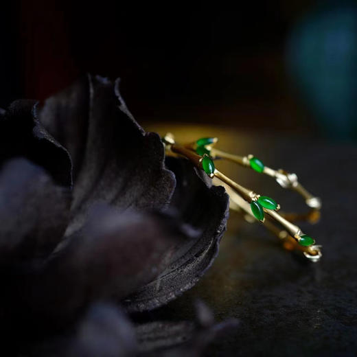 龢盒原创 清隽出尘 坠入人间烟火 18k金镶翡翠清竹大耳圈 商品图2