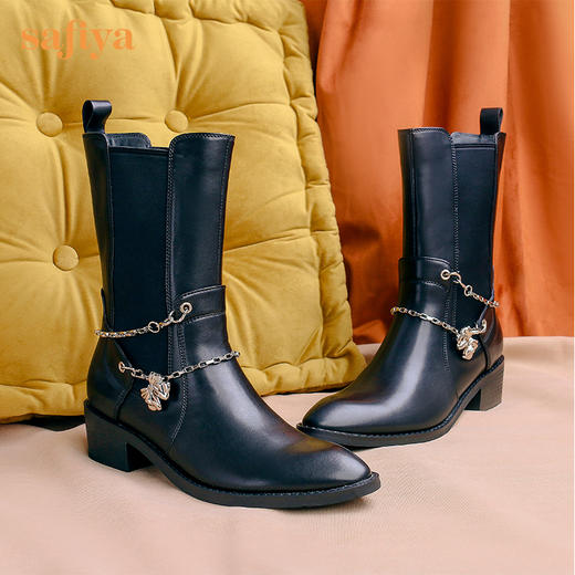Safiya/索菲娅 中筒靴2022年冬季新品设计感小众链条炸街尖头切尔西靴 SF24116116 商品图11