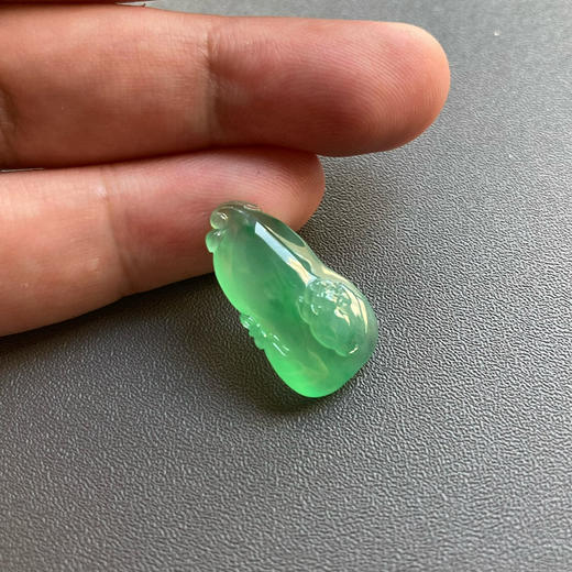 玻璃种阳绿翡翠福袋呱呱来财 商品图6