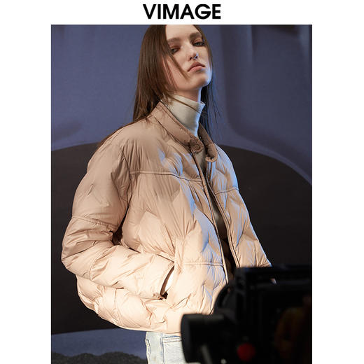  VIMAGE纬漫纪冬季新款时尚白鸭绒短款羽绒服V1811404 商品图3