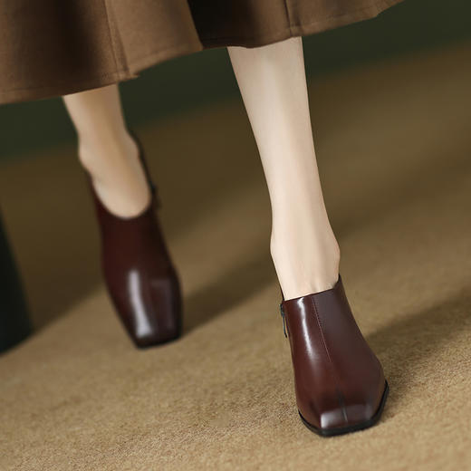 秋冬复古，内侧拉链好进脚里外全皮方头粗跟裸靴【预售7天】DB-M5372 商品图1