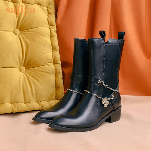 Safiya/索菲娅 中筒靴2022年冬季新品设计感小众链条炸街尖头切尔西靴 SF24116116 商品图12