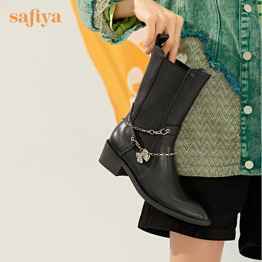 Safiya/索菲娅 中筒靴2022年冬季新品设计感小众链条炸街尖头切尔西靴 SF24116116 商品图1