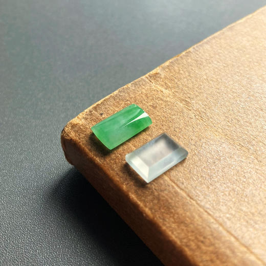 玻璃种和阳绿翡翠无事牌戒面 商品图2