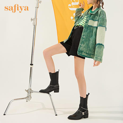 Safiya/索菲娅 中筒靴2022年冬季新品设计感小众链条炸街尖头切尔西靴 SF24116116 商品图2