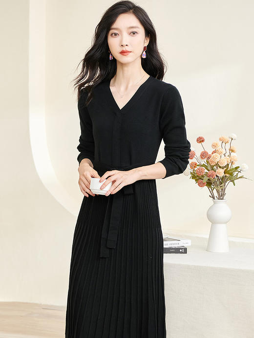 剩S/M/L/XL 米思阳2026春冬知性优雅V领长袖连衣裙黑色针织中长裙子3199 商品图2