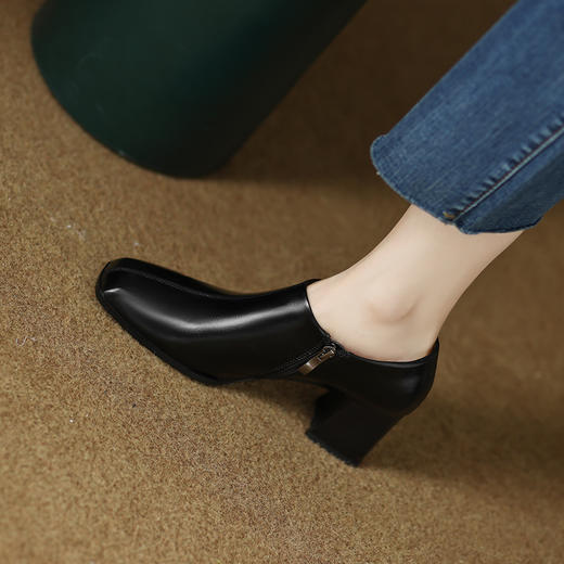 秋冬复古，内侧拉链好进脚里外全皮方头粗跟裸靴【预售7天】DB-M5372 商品图12