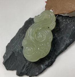 和田玉吊坠-水青如意飘云